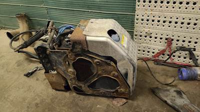 Freightliner Cascadia 125 DEF Tank