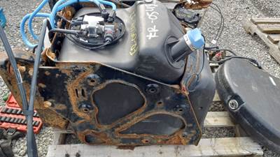 Freightliner Cascadia 125 DEF Tank