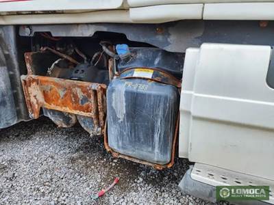 Freightliner Cascadia 125 DEF Tank