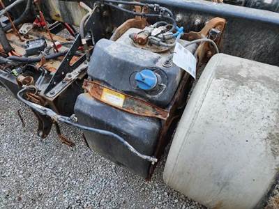 Freightliner Cascadia 126 DEF Tank