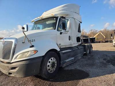 International LF687 DEF Tank for a 2016 International Prostar LF687