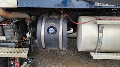 Kenworth T800 DEF Tank