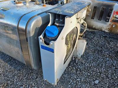 Mack MRU613 DEF Tank