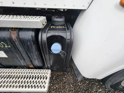 Peterbilt 330 DEF Tank