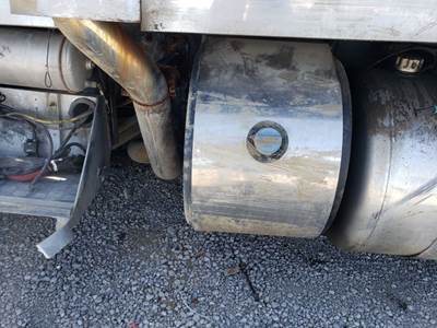 Peterbilt 389 DEF Tank