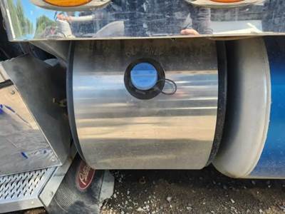 Peterbilt 389 DEF Tank