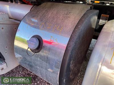 Peterbilt 567 DEF Tank