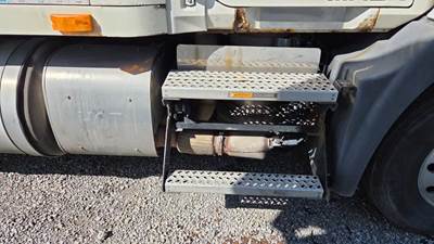 Mack Pinnacle CXU613 DPF Filter for a 2015 Mack CXU613
