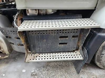 Volvo VNR64T DPF Filter