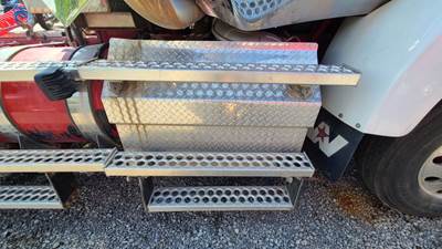 Western Star 4900SA DPF Filter for a 2018 Western Star 4900 SA