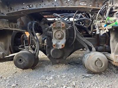 Meritor-Rockwell MD2014X Front Differential for a 2013 Freightliner Cascadia 125