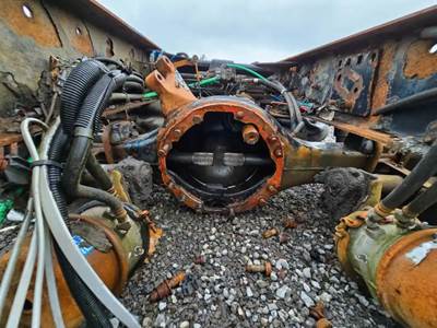 Meritor-Rockwell RD20-145 Front Differential for a 2004 Freightliner Classic 120