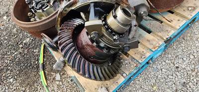 Meritor-Rockwell RD23-160 Front Differential for a 2015 Volvo VNL