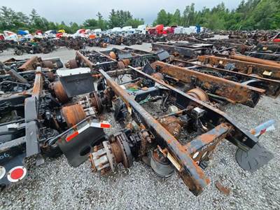 Eaton DS404/RS404 Rear Differential for a 2012 Freightliner Cascadia 125