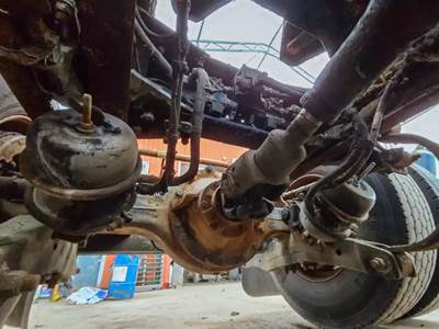 Eaton DSP41P Rear Differential for a 2007 Peterbilt 387