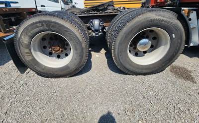 Eaton DSP41P Rear Differential for a 2014 Kenworth T680