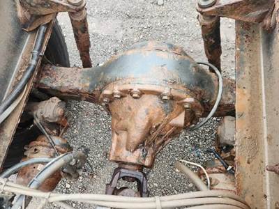 Mercedes-Benz D742821 Rear Differential for a 2006 Sterling ACTERRA