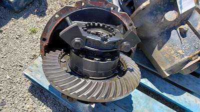 Meritor-Rockwell Rear Differential for a 1995 Volvo AUTOCAR ACL64