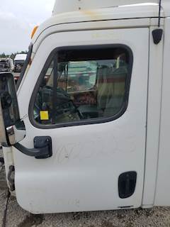 Freightliner Cascadia 125 Left Door