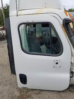 Freightliner Cascadia 125 Right Door