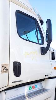 Freightliner Cascadia 125 Right Door