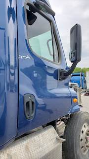Freightliner Cascadia 125 Right Door