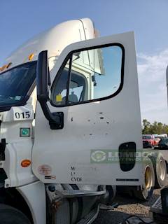 Freightliner Cascadia 125 Left Door