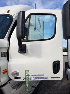 Freightliner Cascadia 125 Left Door