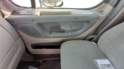 Freightliner Cascadia 125 Right Door