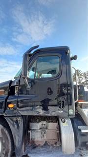 Freightliner Cascadia 125 Left Door