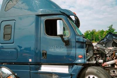 Freightliner Cascadia 125 Right Door