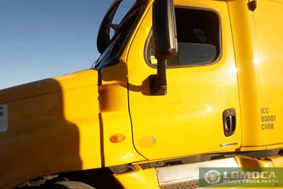 Freightliner Cascadia 125 Left Door