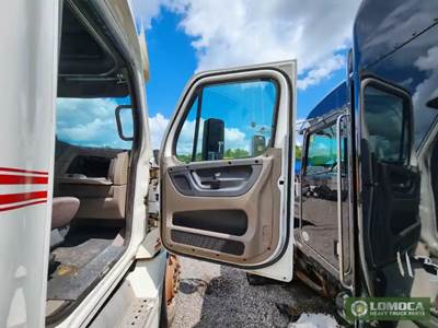 Freightliner Cascadia 125 Right Door