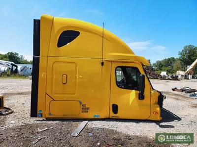 Freightliner Cascadia 125 Right Door