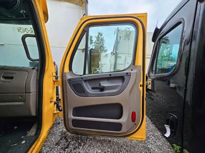 Freightliner Cascadia 125 Right Door