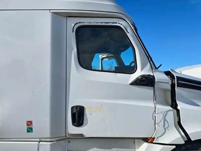 Freightliner Cascadia 126 Right Door