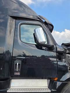 Freightliner Cascadia 126 Right Door