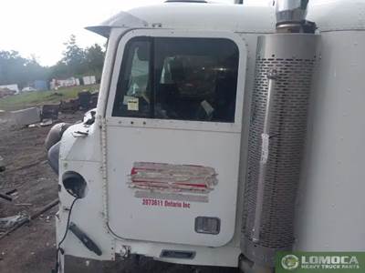 Freightliner FLD120 Classic Left Door for a 2005 Freightliner Classic 120