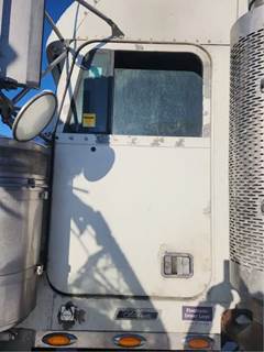 Freightliner FLD120 Classic Left Door for a 2007 Freightliner Classic 120