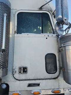 Freightliner FLD120 Classic Right Door for a 2007 Freightliner Classic 120