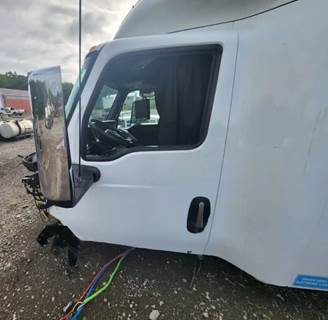 International LT625 Left Door