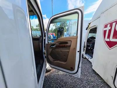 Kenworth T680 Right Door