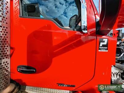 Kenworth T880 Right Door