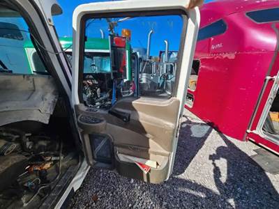 Mack Vision CXN613 Right Door for a 2007 Mack CXN613