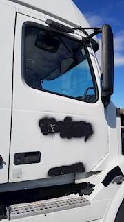 Volvo VNL Right Door