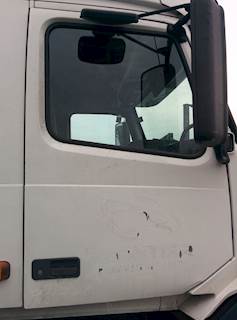 Volvo VNL Right Door
