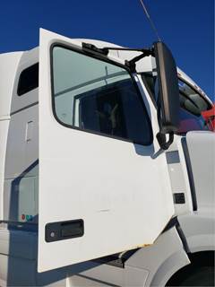 Volvo VNL Right Door