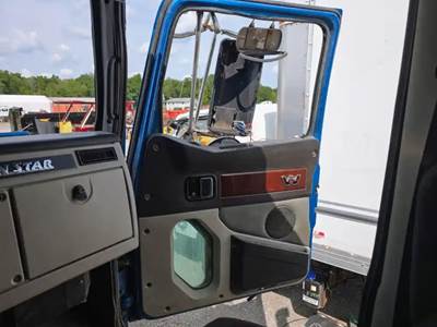 Western Star 4900FA Right Door for a 2014 Western Star 4900 FA