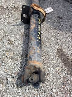 Mack Vision CX613 Driveshaft for a 2006 Mack CX 613