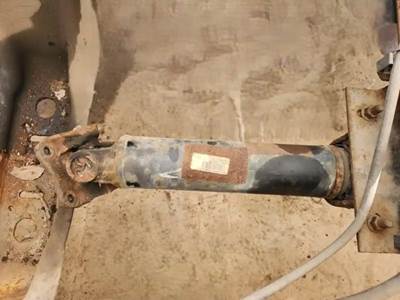 International CF600 Driveshaft